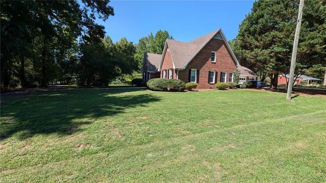 222 Shallowbrook Drive, Advance, NC 27006