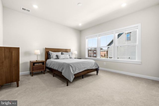 820 S GREENBRIER ST, Arlington, VA 22204