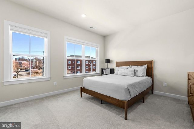 820 S GREENBRIER ST, Arlington, VA 22204