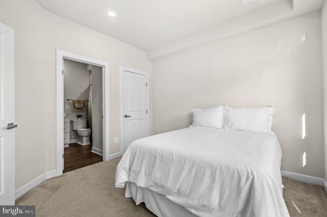 820 S GREENBRIER ST, Arlington, VA 22204