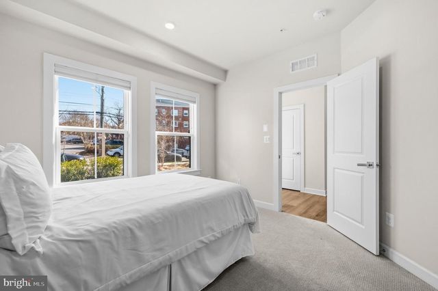 820 S GREENBRIER ST, Arlington, VA 22204