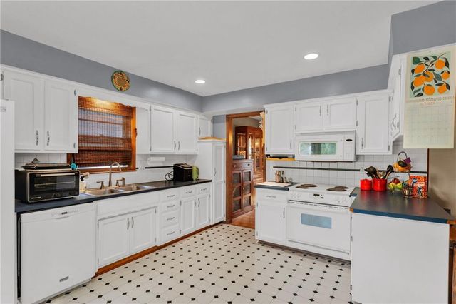 2556 Jasu Drive, Lawrence, KS 66046