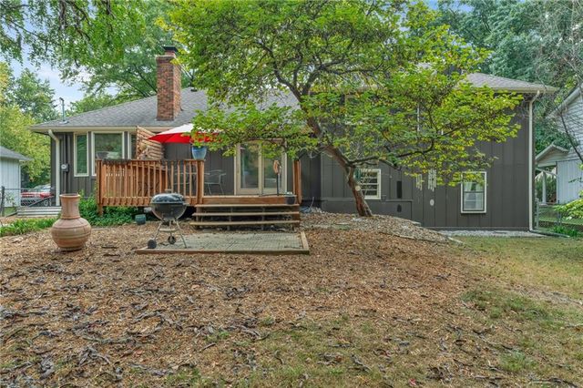 2556 Jasu Drive, Lawrence, KS 66046