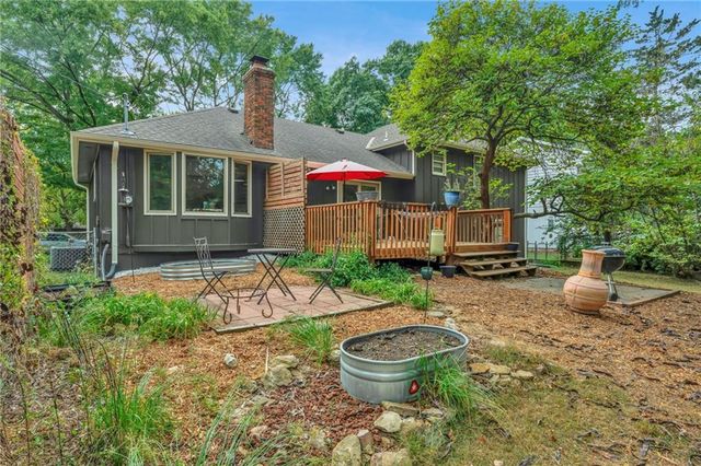 2556 Jasu Drive, Lawrence, KS 66046