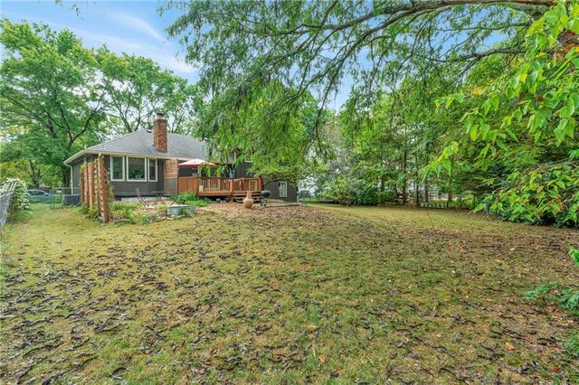 2556 Jasu Drive, Lawrence, KS 66046