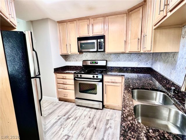 260 East Flamingo Road 202, Las Vegas, NV 89169