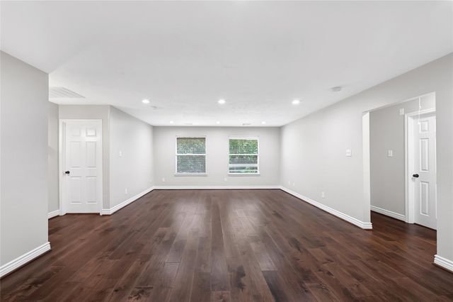 5914 Shadow Creek Court, Baytown, TX 77523