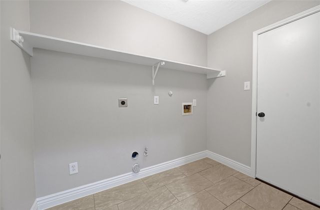 5914 Shadow Creek Court, Baytown, TX 77523
