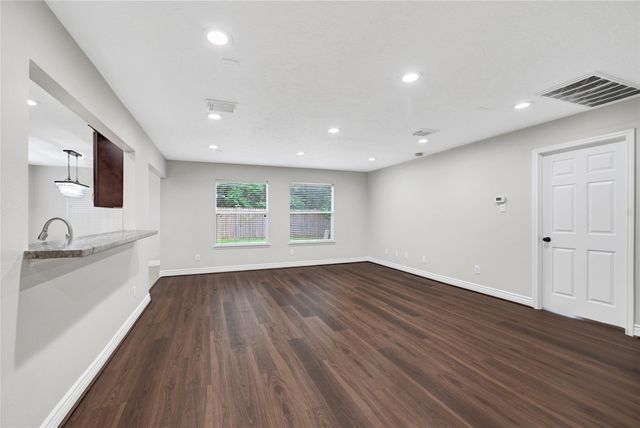5914 Shadow Creek Court, Baytown, TX 77523