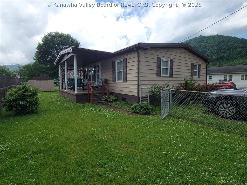 136 Wiseman Street, East Bank, WV 25067