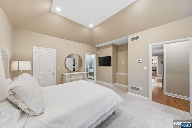 91 Tekening Drive, Tenafly, NJ 07670