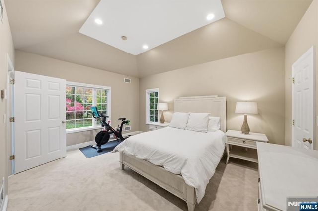 91 Tekening Drive, Tenafly, NJ 07670