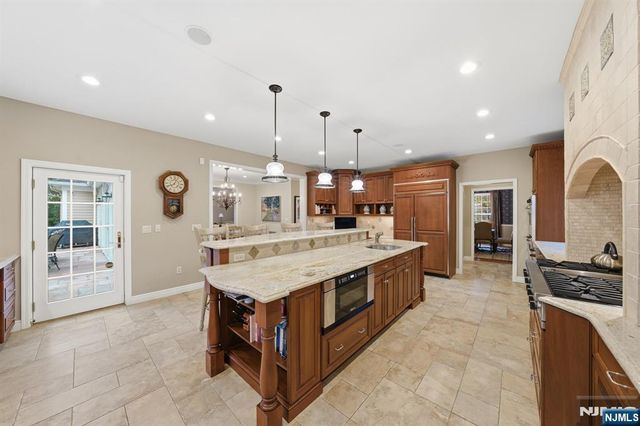 91 Tekening Drive, Tenafly, NJ 07670