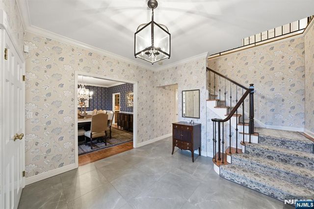 91 Tekening Drive, Tenafly, NJ 07670