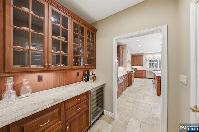 91 Tekening Drive, Tenafly, NJ 07670