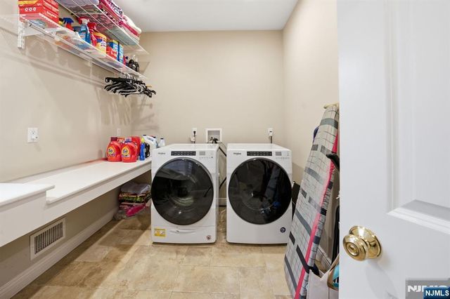 91 Tekening Drive, Tenafly, NJ 07670