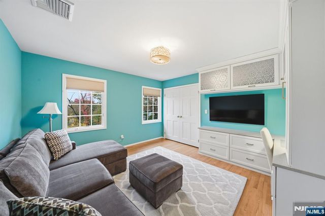 91 Tekening Drive, Tenafly, NJ 07670