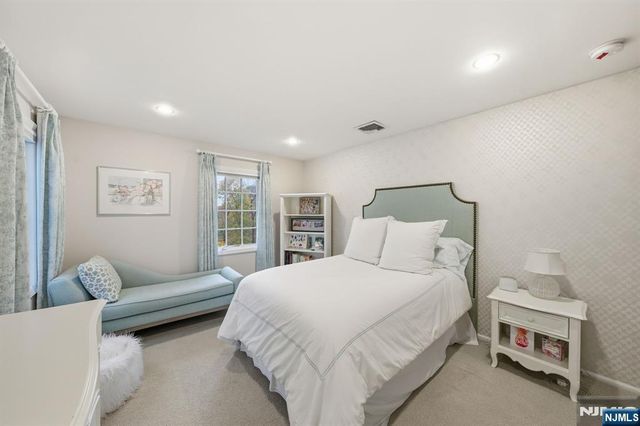 91 Tekening Drive, Tenafly, NJ 07670