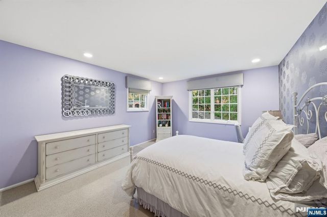 91 Tekening Drive, Tenafly, NJ 07670