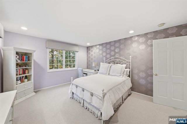 91 Tekening Drive, Tenafly, NJ 07670