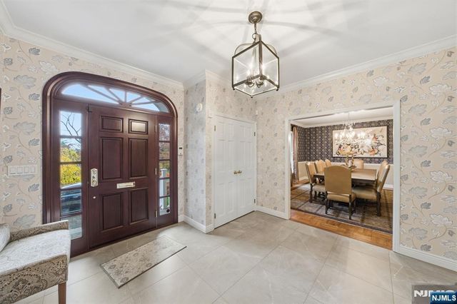 91 Tekening Drive, Tenafly, NJ 07670