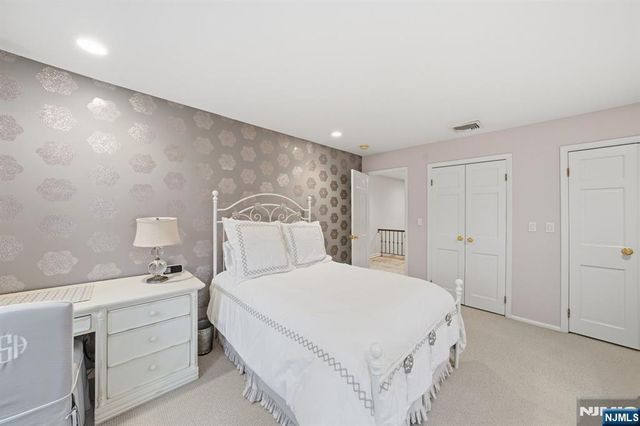 91 Tekening Drive, Tenafly, NJ 07670