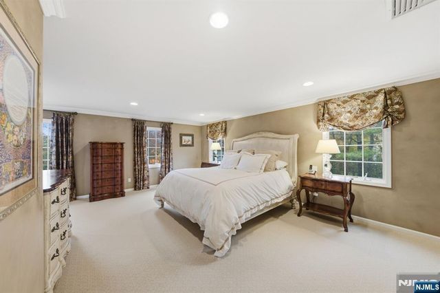 91 Tekening Drive, Tenafly, NJ 07670