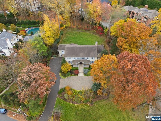 91 Tekening Drive, Tenafly, NJ 07670