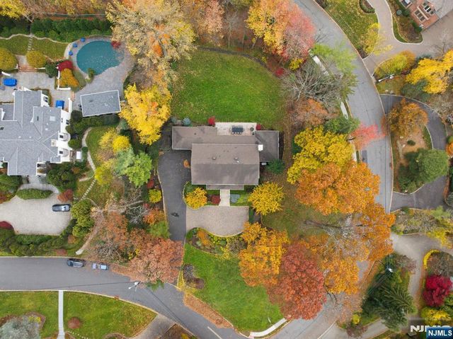 91 Tekening Drive, Tenafly, NJ 07670