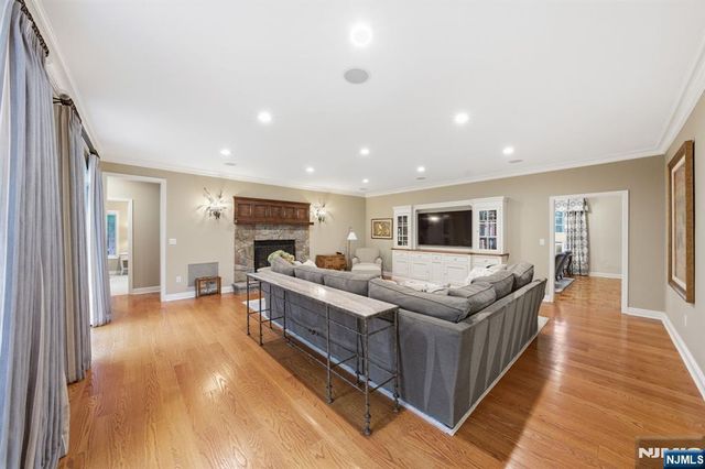 91 Tekening Drive, Tenafly, NJ 07670