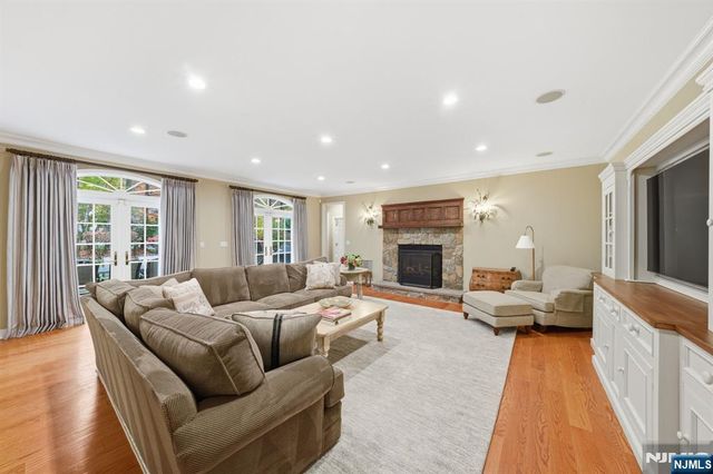 91 Tekening Drive, Tenafly, NJ 07670