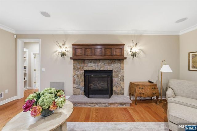 91 Tekening Drive, Tenafly, NJ 07670