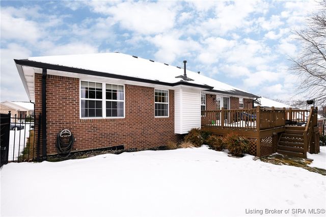 7902 Hillside Drive, Sellersburg, IN 47172