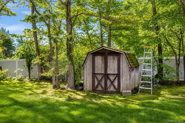 33 Guardian Drive, Mount Sinai, NY 11766