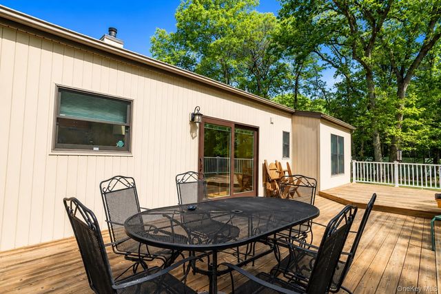 33 Guardian Drive, Mount Sinai, NY 11766