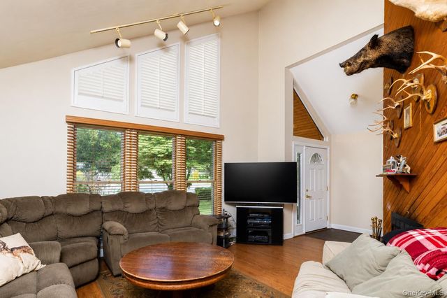 33 Guardian Drive, Mount Sinai, NY 11766