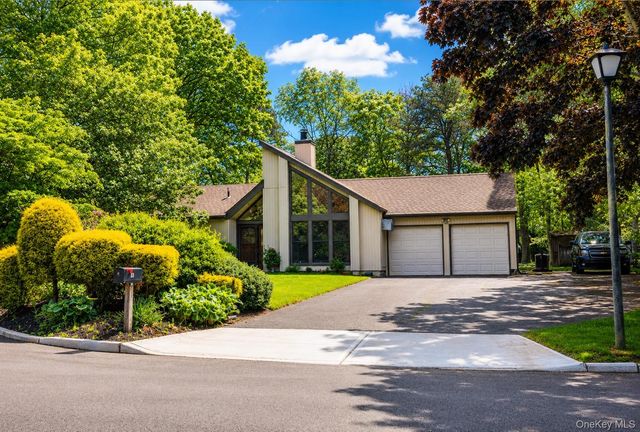 33 Guardian Drive, Mount Sinai, NY 11766