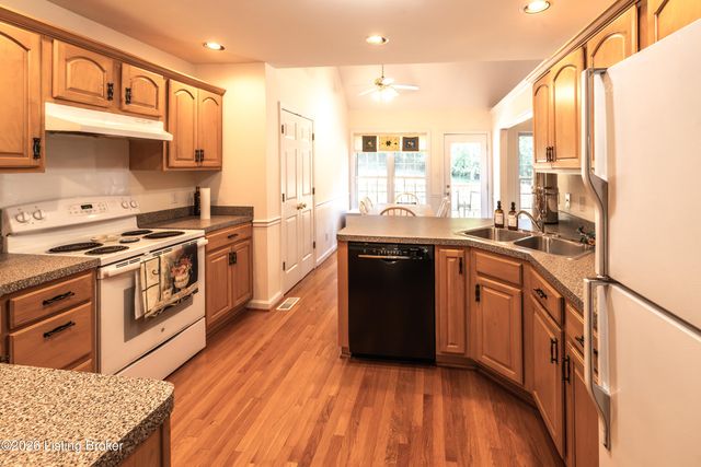 5418 Cross Creek Dr, Crestwood, KY 40014