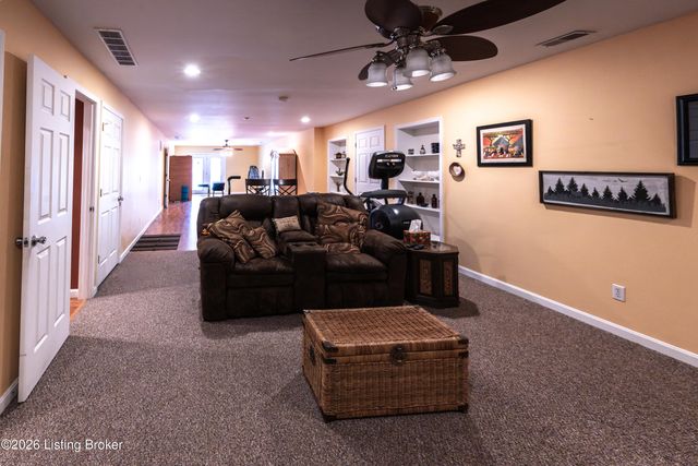 5418 Cross Creek Dr, Crestwood, KY 40014