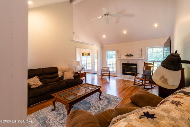 5418 Cross Creek Dr, Crestwood, KY 40014