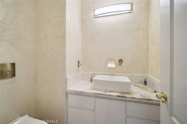 10659 Bloomfield Street, Toluca Lake, CA 91602