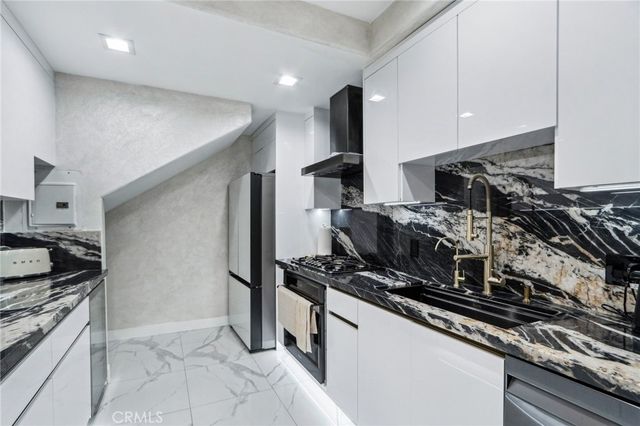 10659 Bloomfield Street, Toluca Lake, CA 91602