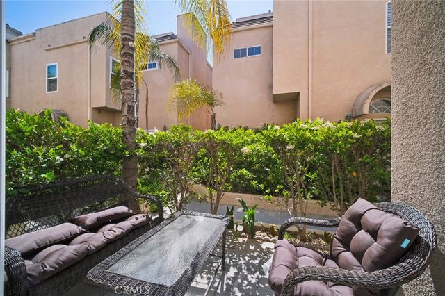 10659 Bloomfield Street, Toluca Lake, CA 91602