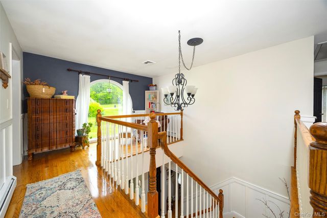 12 Broadview Lane, Red Hook, NY 12571