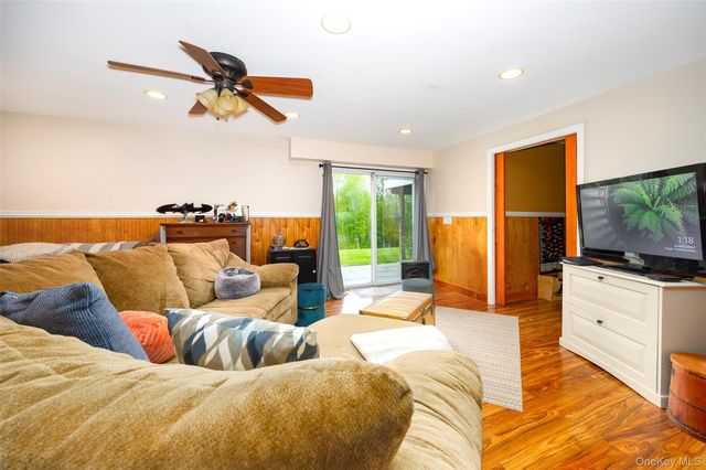 12 Broadview Lane, Red Hook, NY 12571