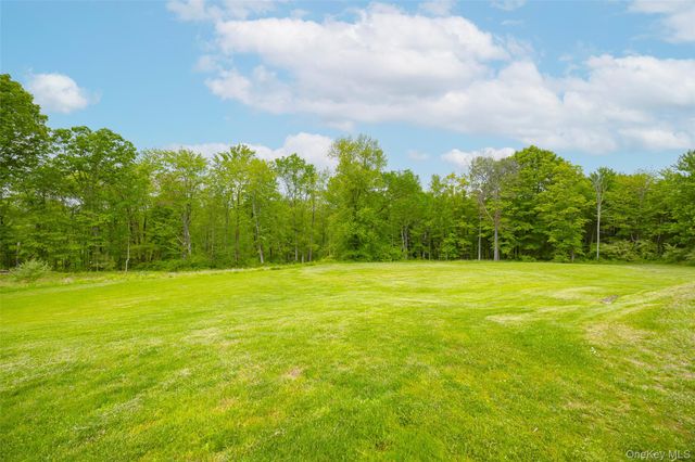 12 Broadview Lane, Red Hook, NY 12571