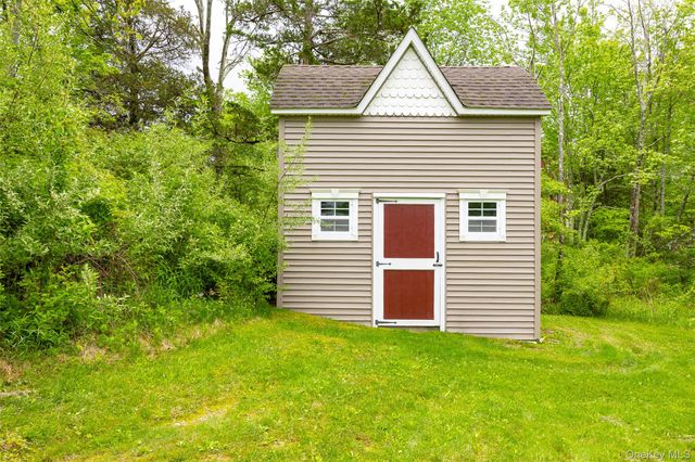 12 Broadview Lane, Red Hook, NY 12571