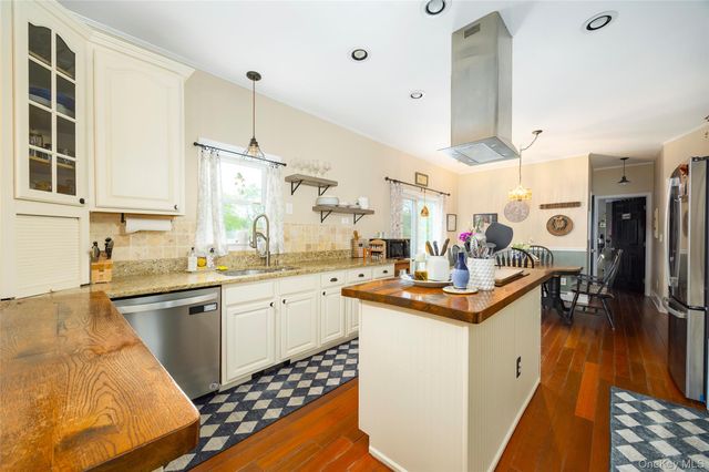 12 Broadview Lane, Red Hook, NY 12571