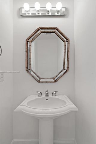 475 Ocean Ridge Way, Juno Beach, FL 33408