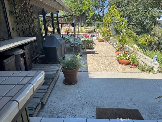 16216 Bertella Drive, Encino, CA 91436